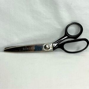 Vintage Singer Sewing Pinking Shears. 1577. Black Handles 7.5"long